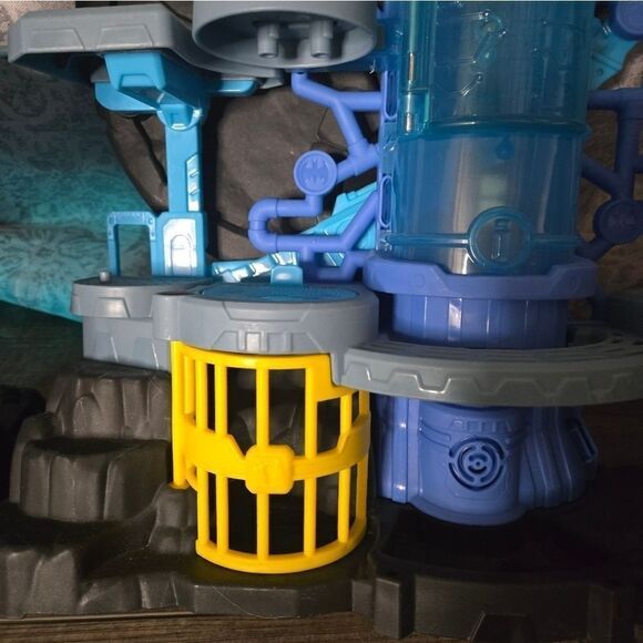 2 Imaginex Batman Playsets Bat Tech Bat Cave and Wayne Manor Bat Cave light up - Picture 14 of 16